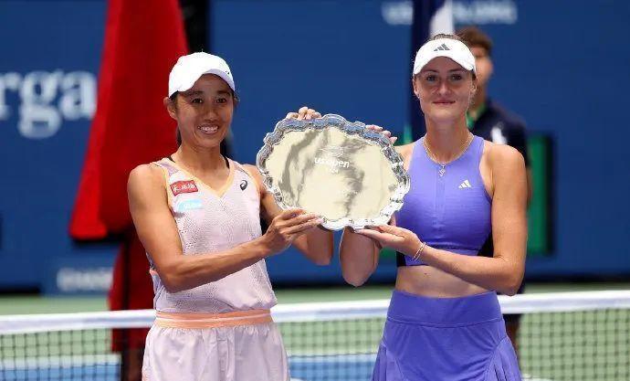 表现还是让, 赛连闯三关, 其出色 表现还是让, 赛连闯三关, 其出色