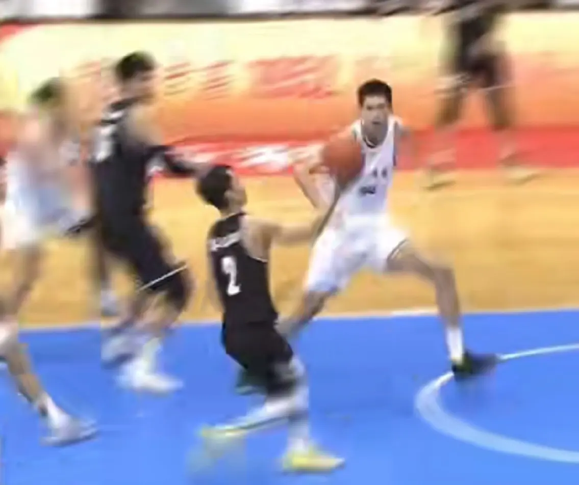 泊乔, 的带领下